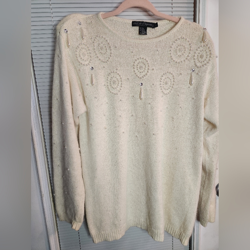 Work in progress by Gladys Bagley Silk nylon and angora blend.p2p 21 Box D
